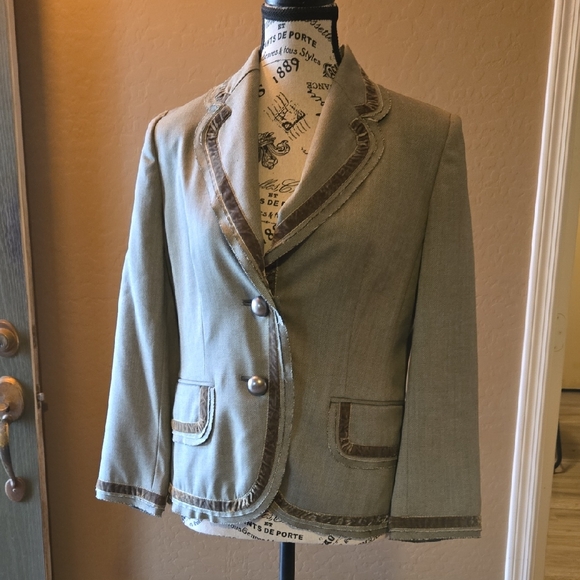 Banana Republic Jackets & Blazers - Banana Republic Two-Button Tan Blazer #926